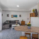 L O L A * Arguineguin